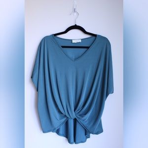 Knotted short sleeve v neck shirt